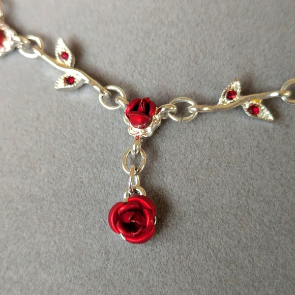 Red Rose Necklace- Floral red roses- Silver Tone- Costume Jewelry- Ornate - Picture 3 of 7